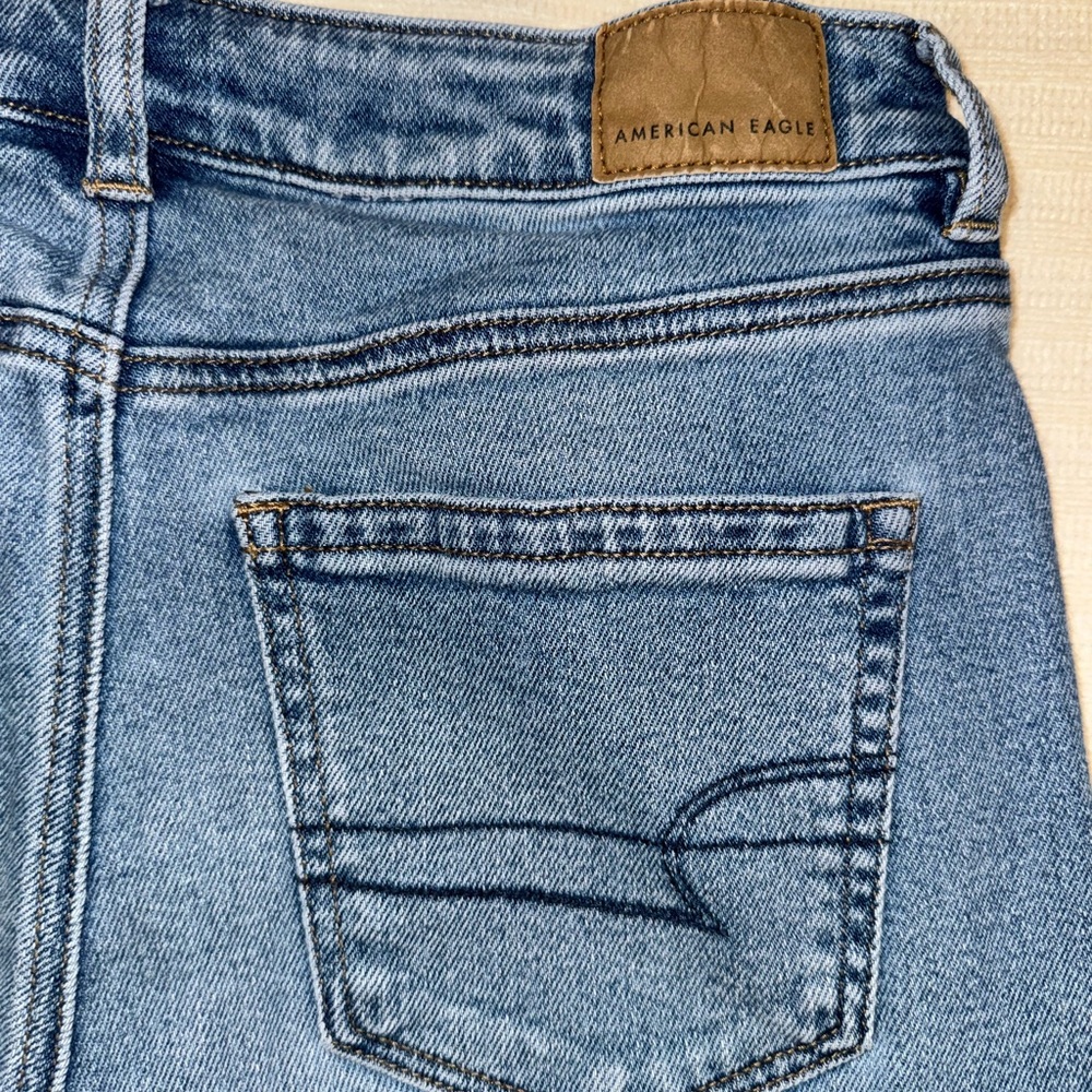 American Eagle Outfitters Mom Jeans | 2 - Picture 4 of 4